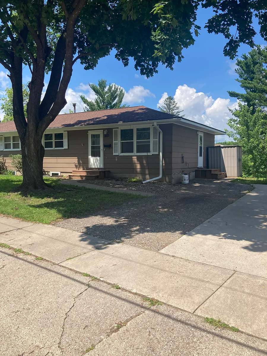 Building Photo - 1803 Spruce Dr
