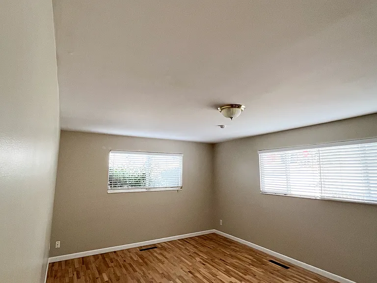 2626 E Blaine Ave — Photo 8