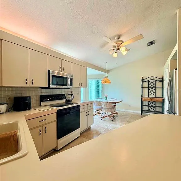 5647 Dalton Ct — Photo 5