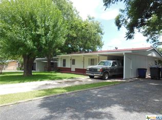 379 Oakcrest Dr, New Braunfels, TX 78130