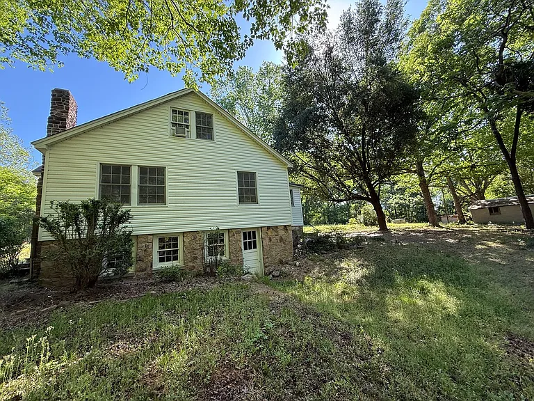 2109 Horne Town Rd — Photo 4