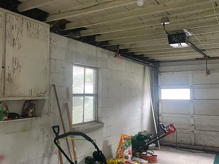Single car garage (items will be cleared out by the time you move in!) :)