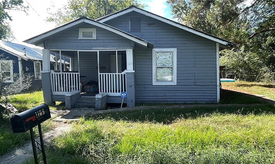1st image of 1109 Davis St