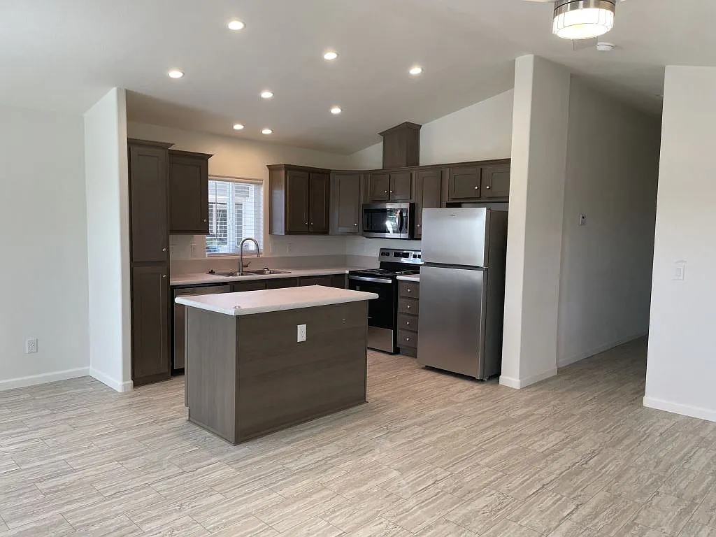 2 bed, 2.0 bath, 1040 sqft, $1,550 — Photo 2