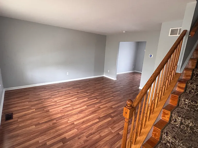 384 Oneida Dr — Photo 14
