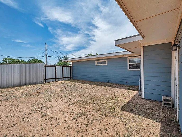 1710 N Weatherford St — Photo 36