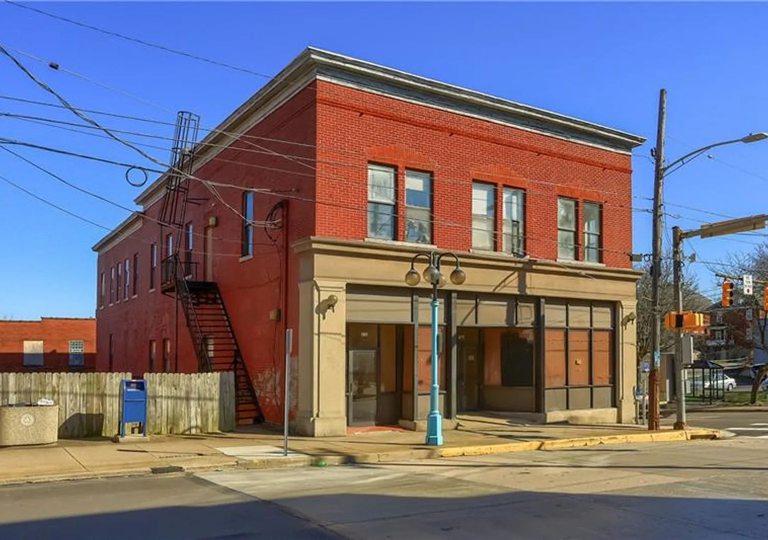 570 Miller Ave — Photo 2