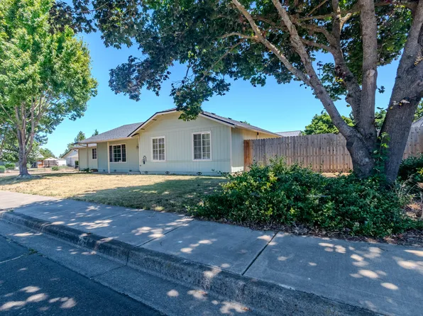 1104 Coachman Dr, Central Pt, OR 97502