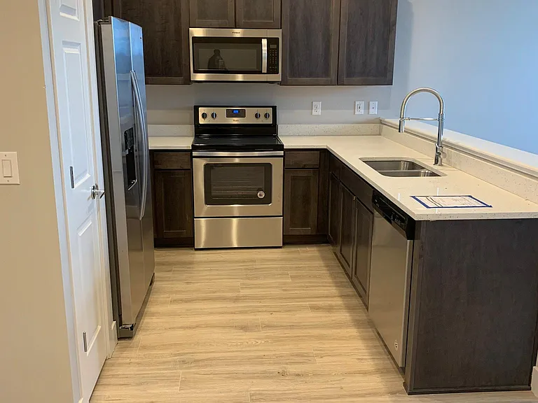 4722 N Kittredge St — Photo 1