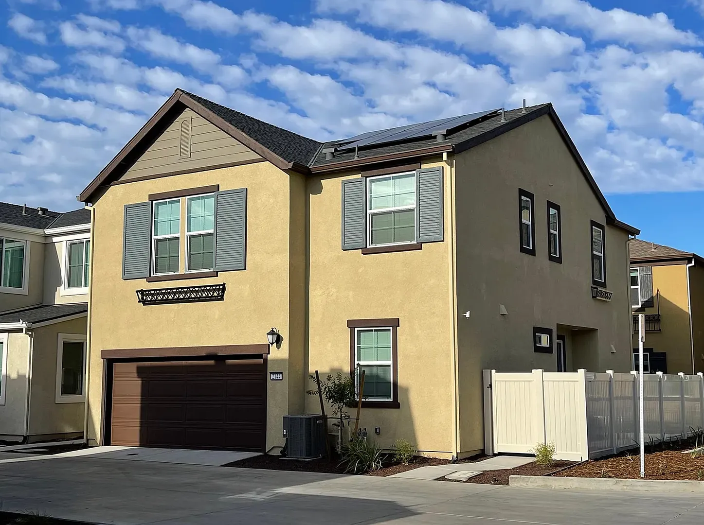 Beautiful 4 bed 3 bath located in Roseville! — Photo 2