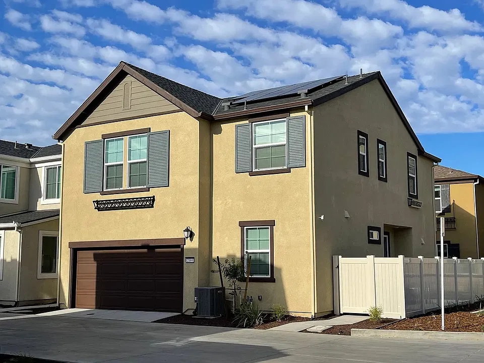 2144 Brave Hawk Loop