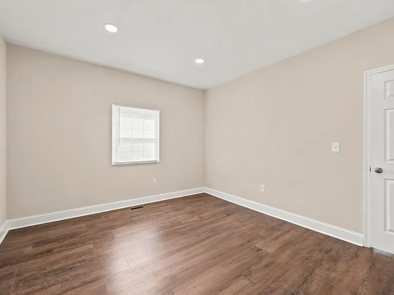1605 Brintons Bridge Rd — Photo 13