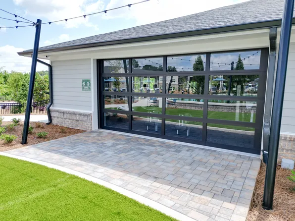 The Crest at Oakwood