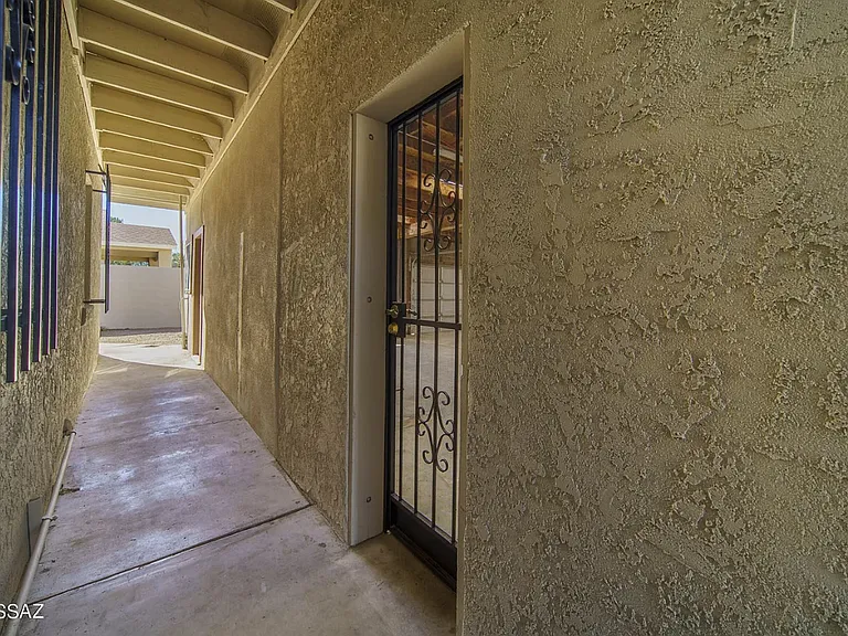 3438 E Lee St — Photo 28