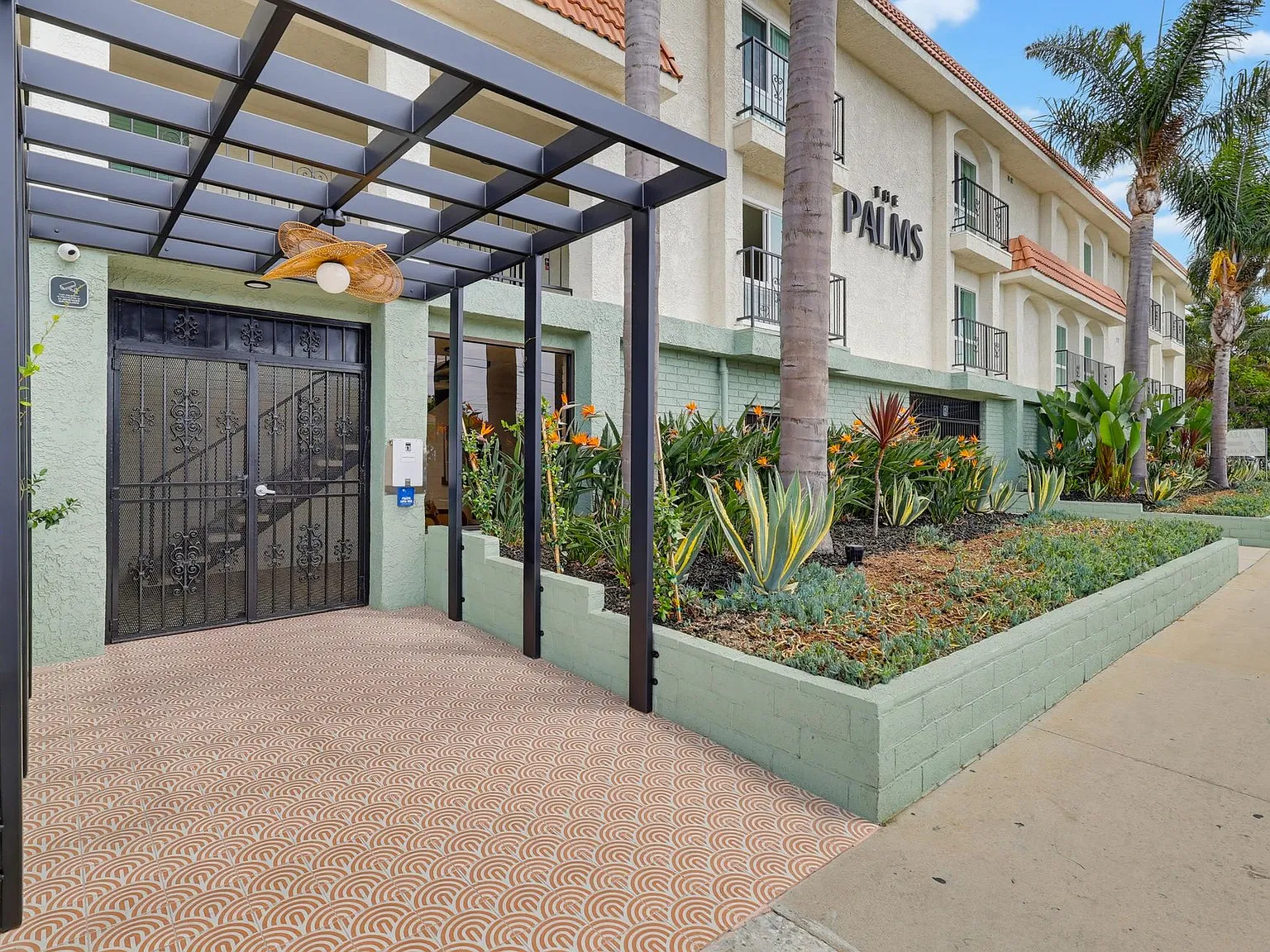 Palms Apartments — Photo 2