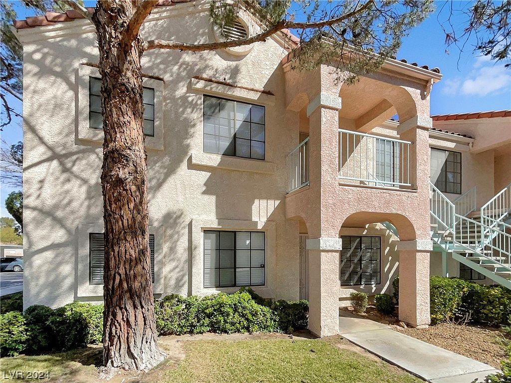 6800 S Torrey Pines Dr