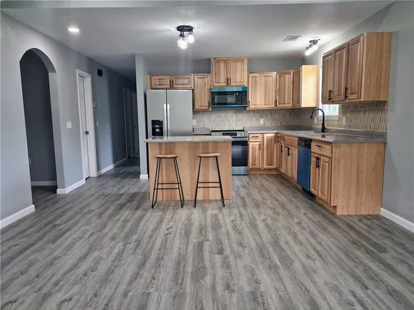 904 S Springfield St, Green Forest, AR 72638