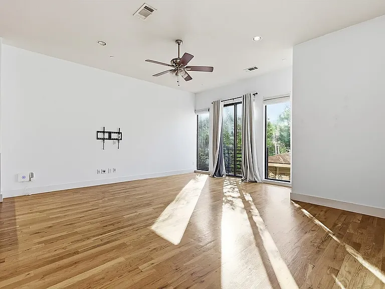3930 Bowser Ave #10 — Photo 23