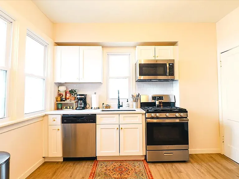 814 S 50th Ave — Photo 4