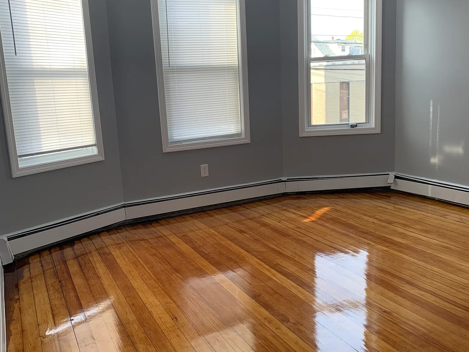 3 bed, 1078 sqft, $1,900 — Photo 3