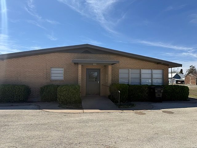 1st image of 800 Main St