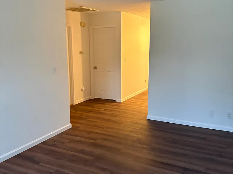 438 Glendell Ln — Photo 11