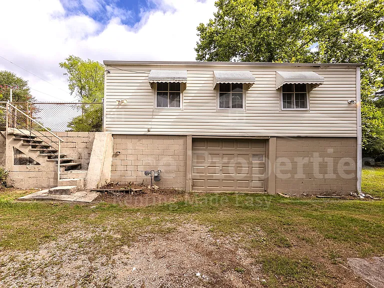 2117 3rd St NE — Photo 3