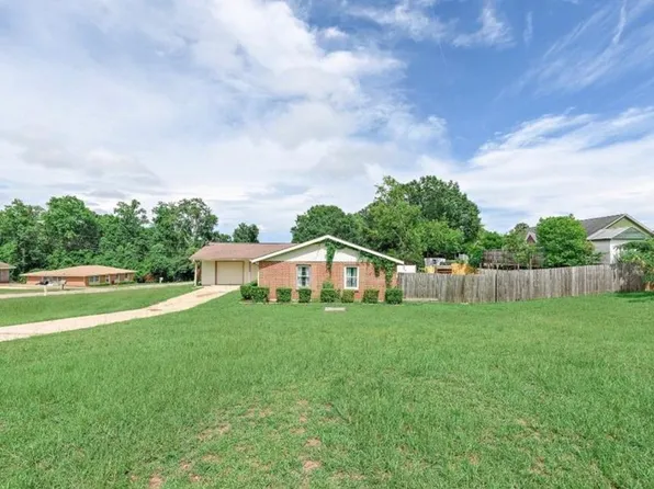 14 Brown Ave, Daleville, AL 36322