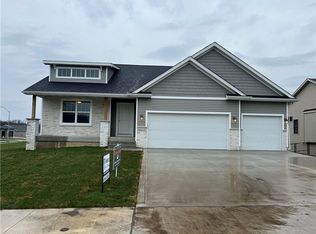 6027 Robin Rd, Pleasant Hill, IA 50327