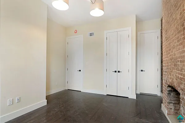 Rented by EXR | media 6