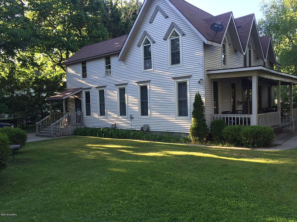 1st image of 401 Sheldon Ter