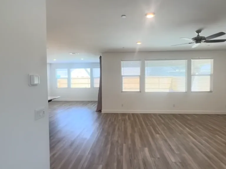 3459 N Cypress Ave — Photo 5