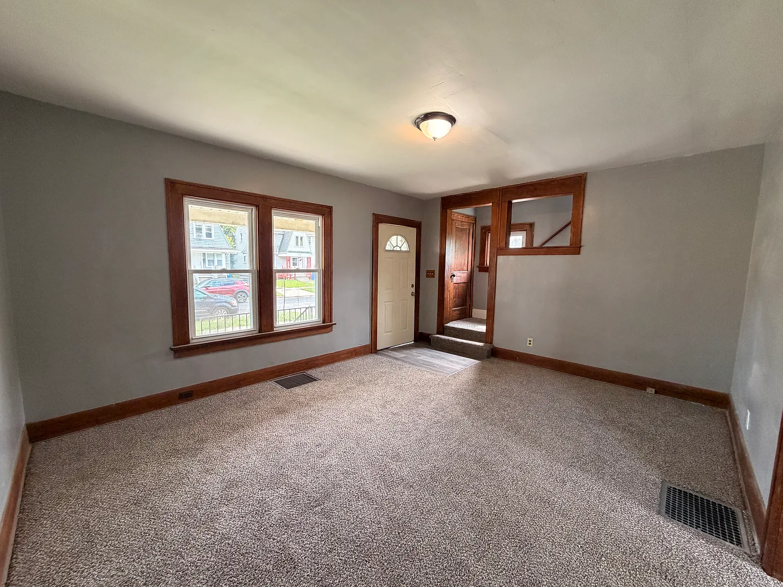 3 bed, 946 sqft, $1,150 — Photo 1
