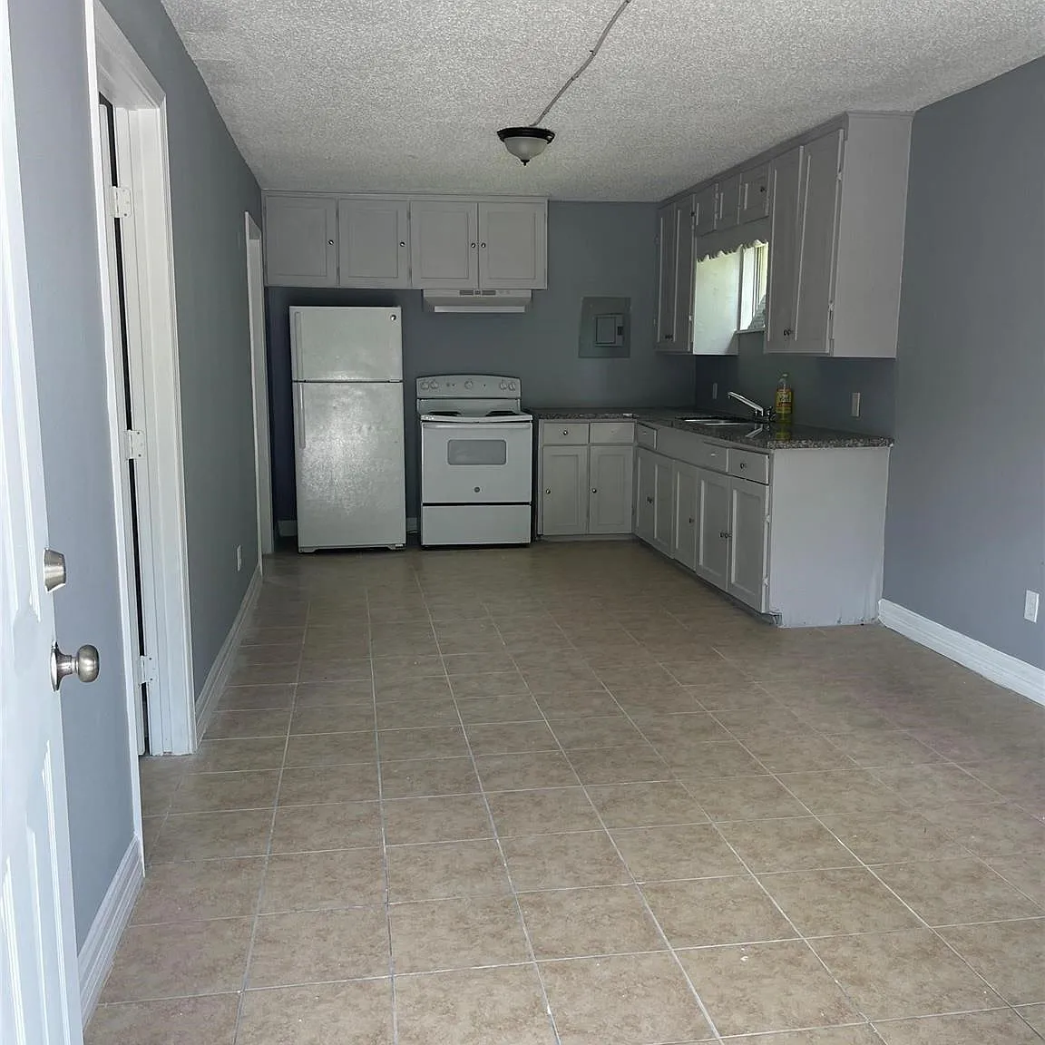 2 bed, 1.0 bath, 550 sqft, $930 — Photo 3