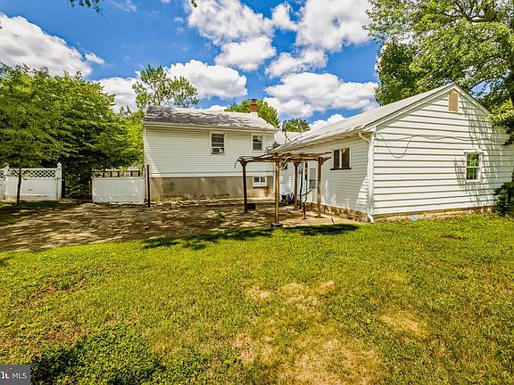 2nd image of 515 Douglas Dr