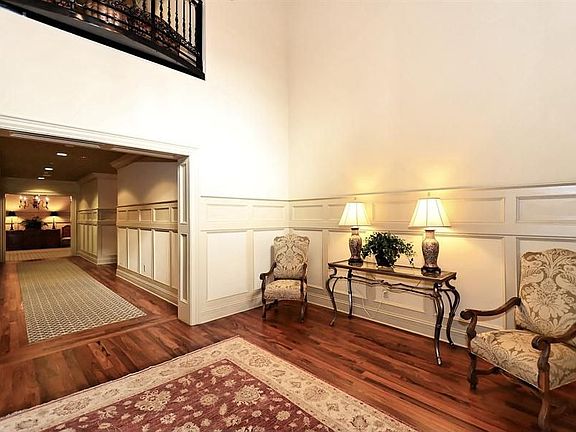 2nd image of 2210 Roswell Ave APT 202