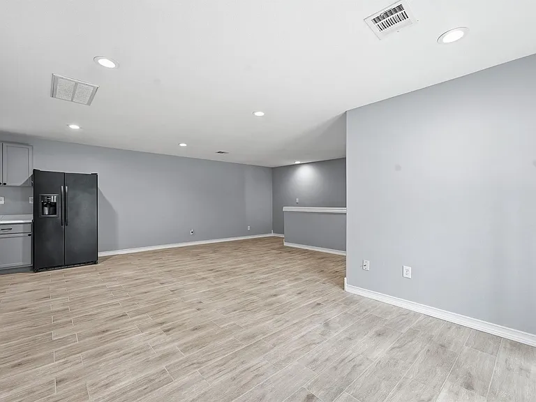 15621 Northland Dr — Photo 16