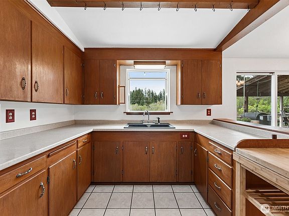 4th image of 10410 SE Southworth Drive