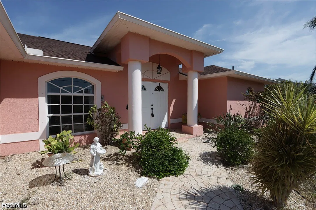 4 bed, 2.0 bath, 2183 sqft, $2,500 — Photo 2