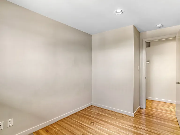10012 NE 22nd St — Photo 11