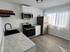 332 NE 9th St, Grants Pass, OR