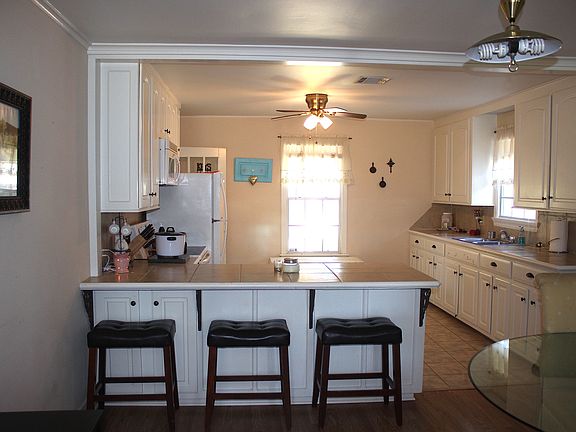 3rd image of 218 Richard St