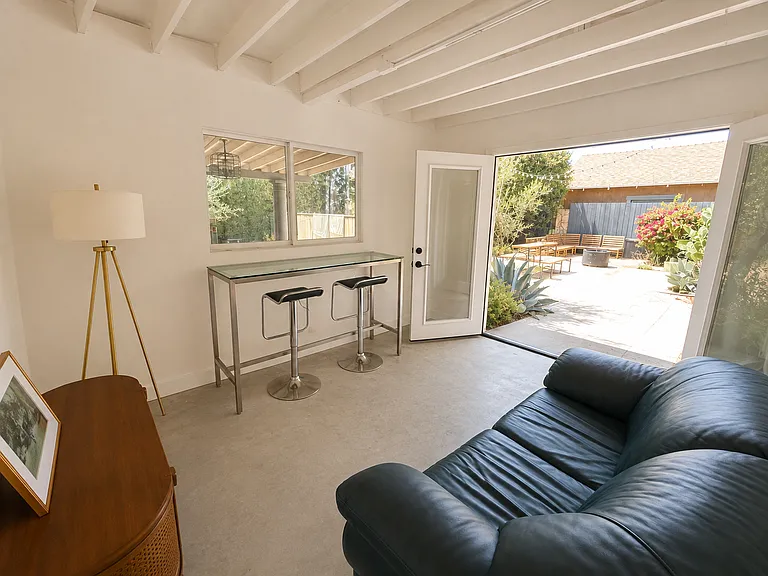 Outdoor office/studio space