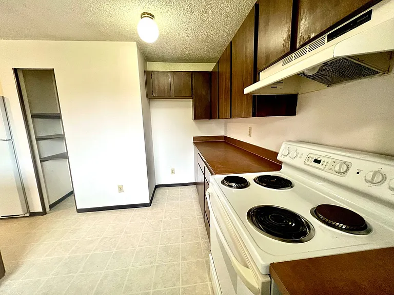 5032 S 58th St #D — Photo 8