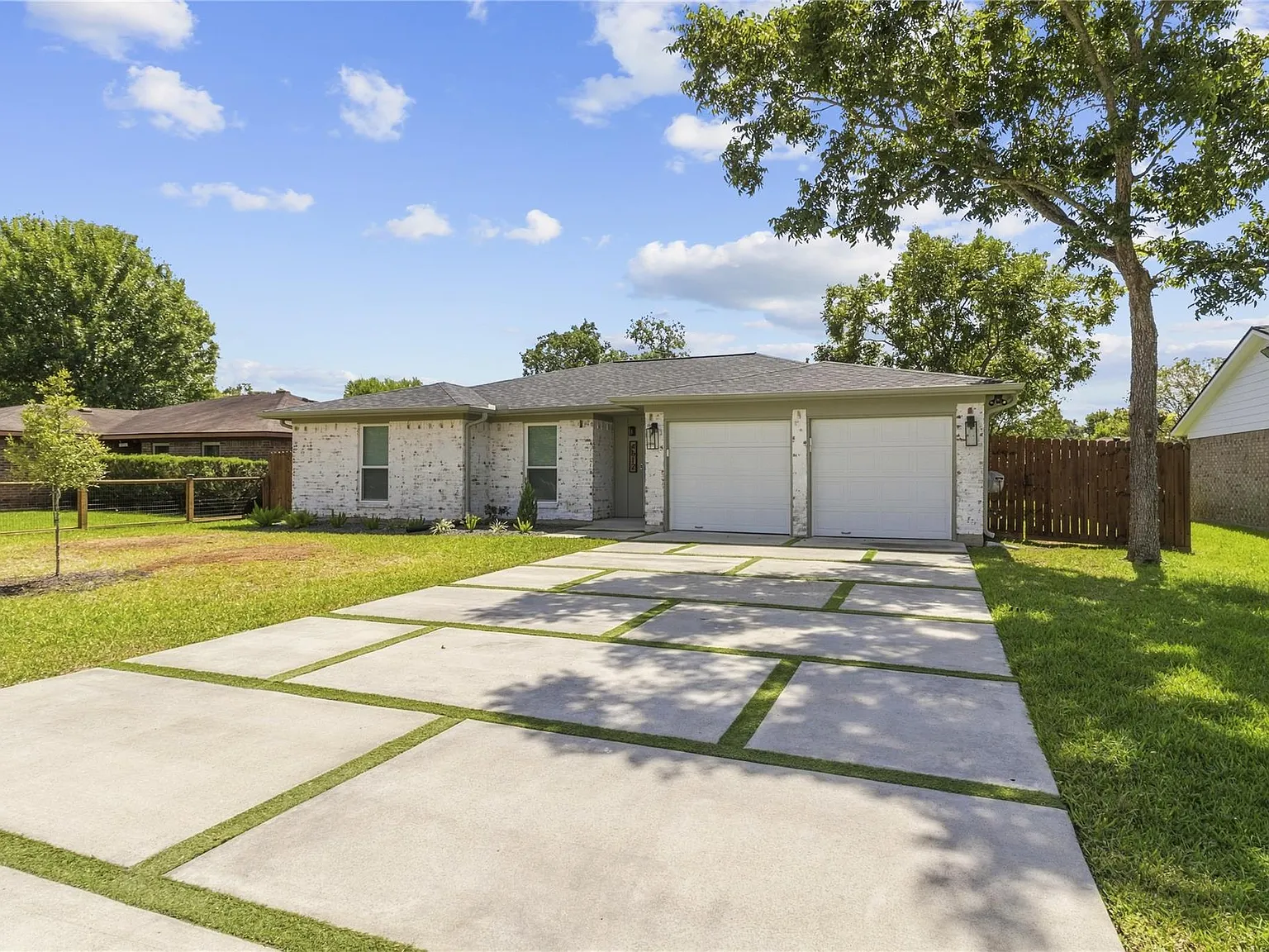 3 bed, 2.0 bath, 1446 sqft, $2,350 — Photo 3