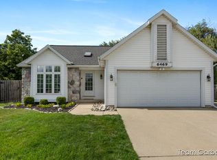 6469 Edgeknoll Ct SE, Grand Rapids, MI 49508