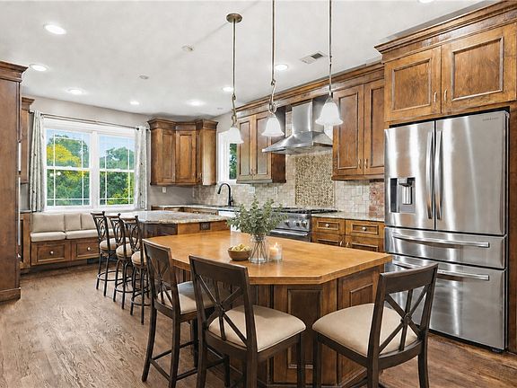 5th image of 182 Inglewood Dr
