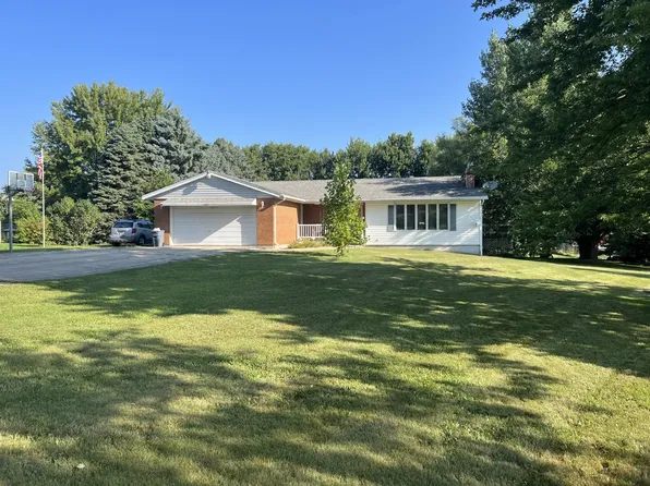 24814 Genesee Rd, Sterling, IL 61081