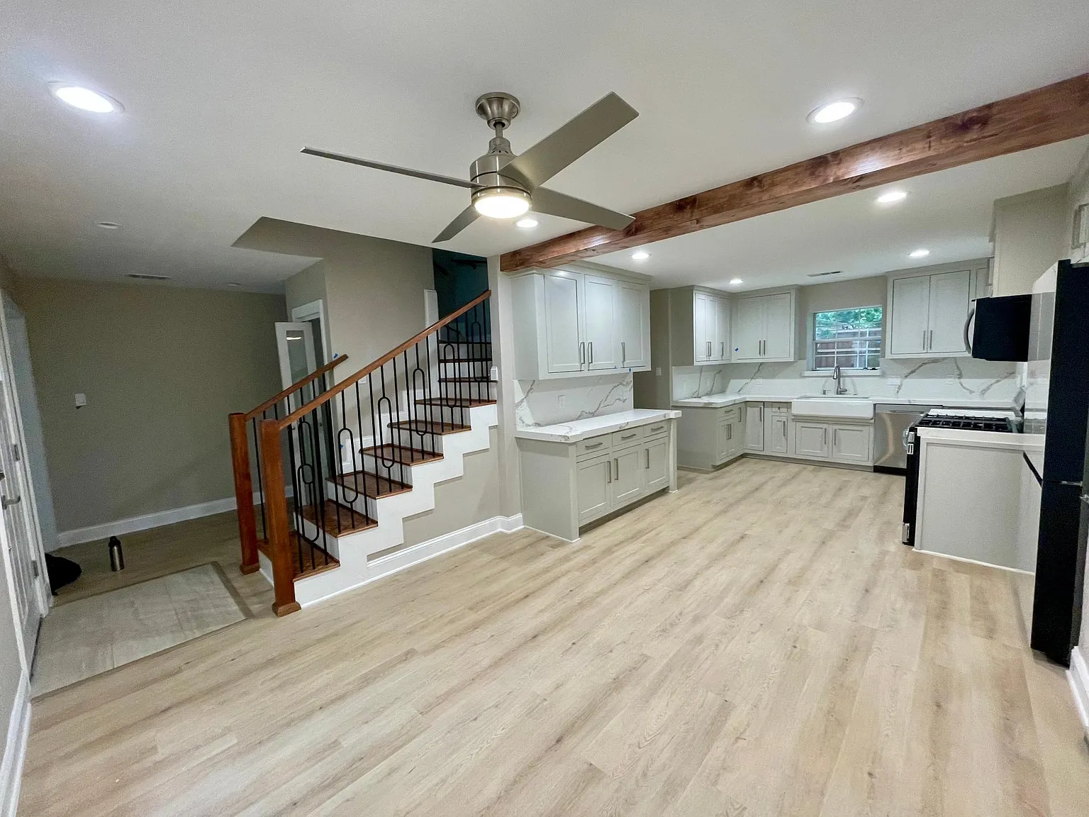 4 bed, 1814 sqft, $2,799 — Photo 2