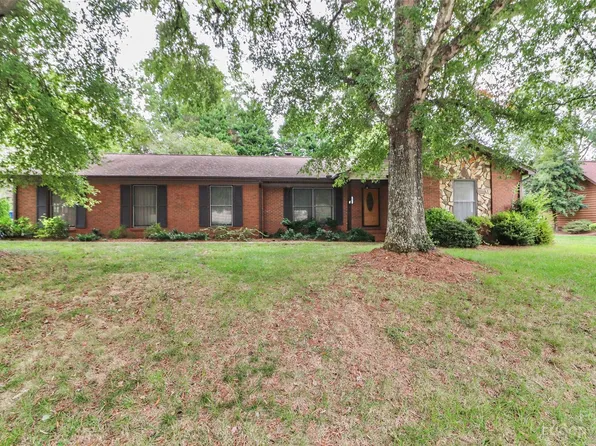 1076 Fairway Dr, Newton, NC 28658